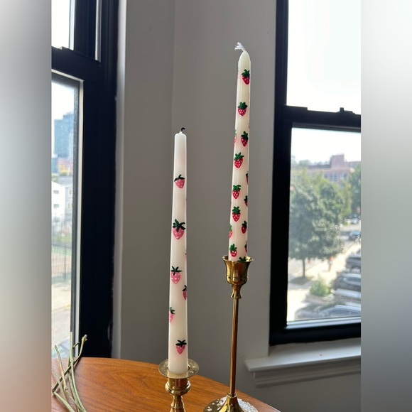Hand painted Candlestick🕯️- Strawberries 🍓red - Picture 2 of 4